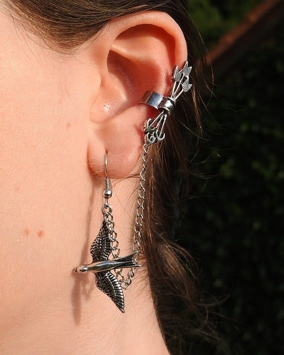 Piercing : les nécessaires à savoir sur le piercing d’oreille à l’hélix