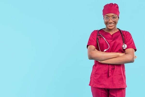 Quelles tendances en matière de vêtements médicaux personnalisés ?