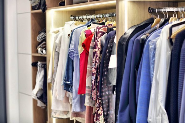 Être une maman à la mode : guide pour allier élégance et praticité