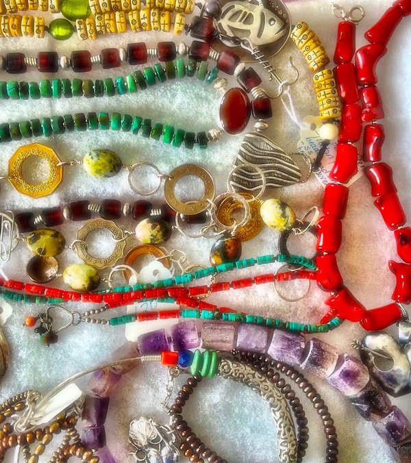 Comment choisir des bijoux pour rehausser n'importe quel look ?
