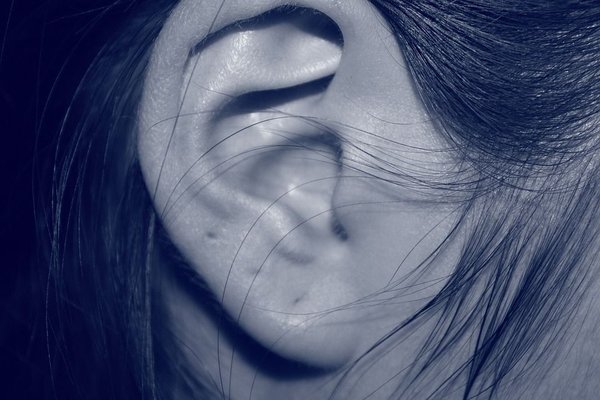 Comment donner du caractère à son style grâce au piercing tragus ?
